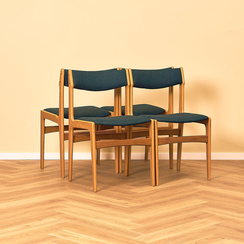 Danish set of 4 dining chairs in oak by Erik Buch for Nova