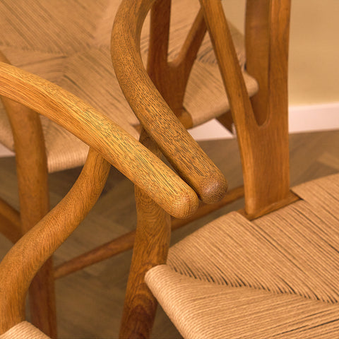 Danskt set med 4 matstolar modell CH24 från Hans J. Wegner för Carl Hansen & Son