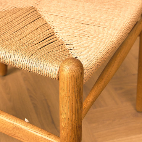 Danskt set med 4 matstolar modell CH24 från Hans J. Wegner för Carl Hansen & Son