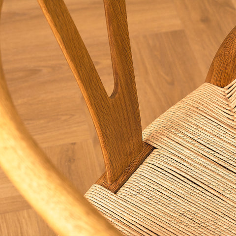 Danskt set med 4 matstolar modell CH24 från Hans J. Wegner för Carl Hansen & Son