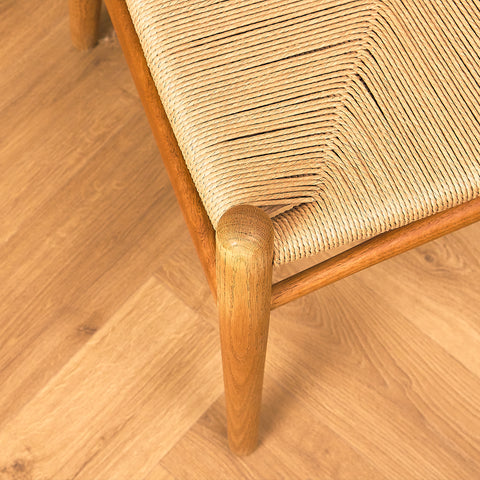 Danskt set med 4 matstolar modell CH24 från Hans J. Wegner för Carl Hansen & Son