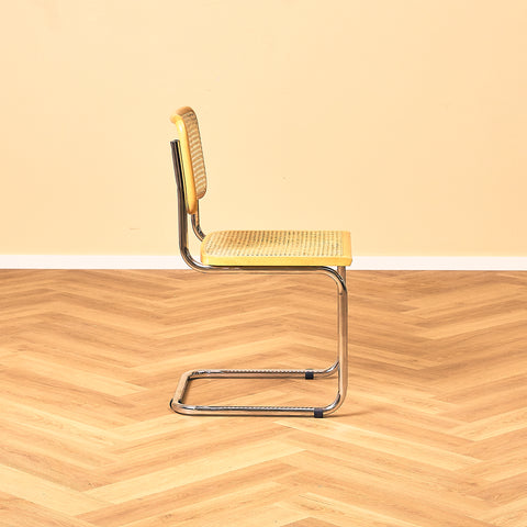 Italienskt set med 4 matstolar i bok från Marcel Breuer