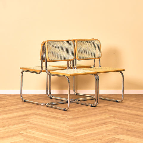 Italienskt set med 4 matstolar i bok från Marcel Breuer