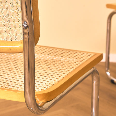 Italienskt set med 4 matstolar i bok från Marcel Breuer