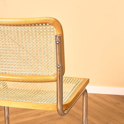Italienskt set med 4 matstolar i bok från Marcel Breuer
