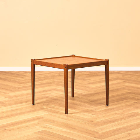 Danskt sidobord i teak från Fubro