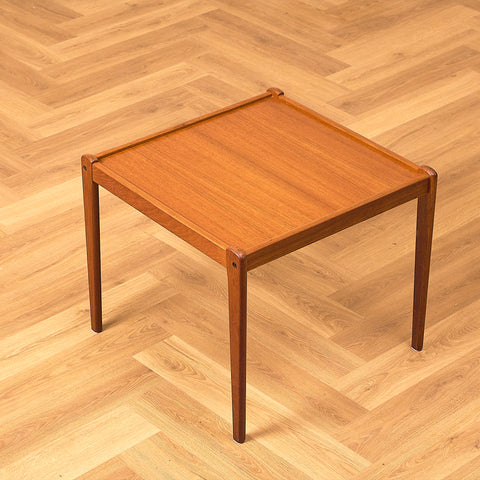 Danskt sidobord i teak från Fubro