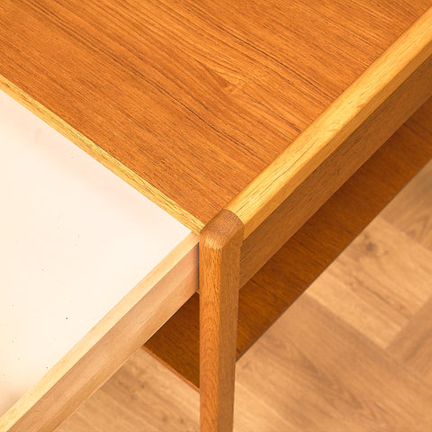 Svenska sängbord i teak och ek