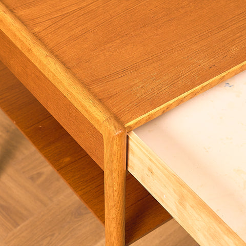 Svenska sängbord i teak och ek