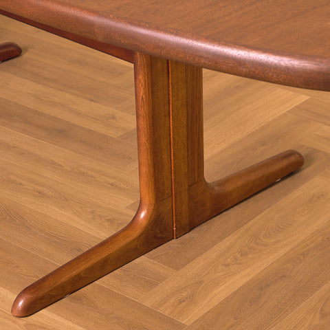 Danish oval dining table in mahogany by Skovby Møbelfabrik