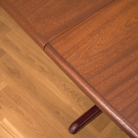 Danish oval dining table in mahogany by Skovby Møbelfabrik