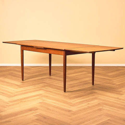 Danish dining table in teak