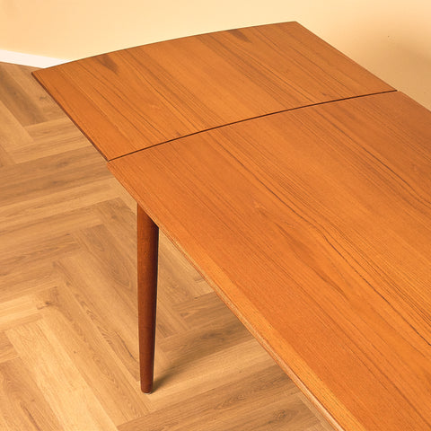 Danish dining table in teak