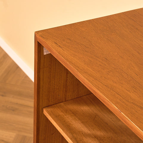 Svensk skänk i teak, modell 'London' från IKEA