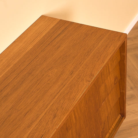 Svensk skänk i teak, modell 'London' från IKEA