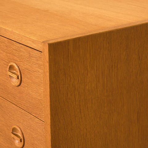 Danish chest of drawers in oak