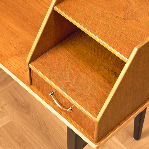 Svensk hallbänk/sidobord i teak