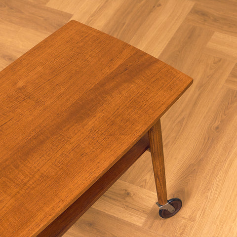 Svenskt sidobord i teak och ek