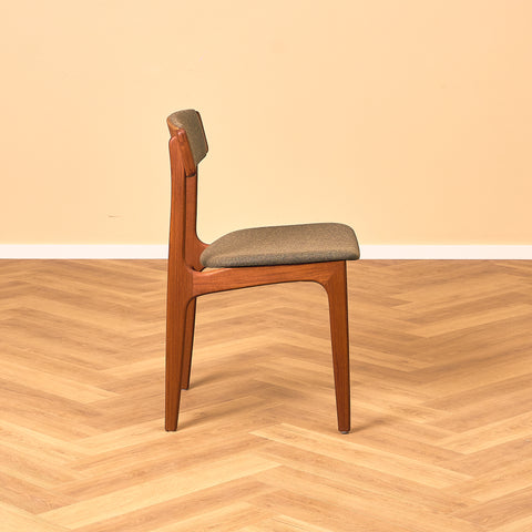 Danish dining chairs in teak, model 'Stol nr 4', by Thorsø Stole- och Møbelfabrik