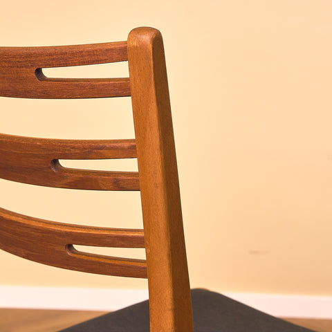 Danish set of 8 dining chairs "model 219" in teak & beech by Farstrup
