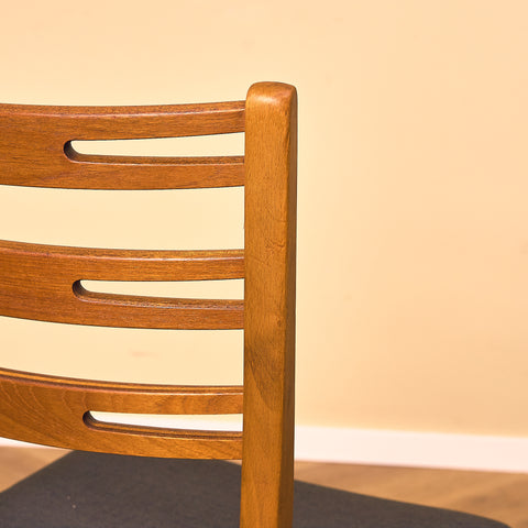 Danish set of 8 dining chairs "model 219" in teak & beech by Farstrup