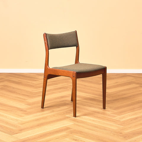 Danish dining chairs in teak by Johannes Andersen for Uldum Mobelfabrk
