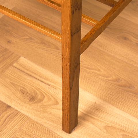 Svenskt sängbord i teak och ek
