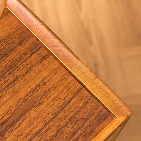 Svenskt sängbord i teak och ek