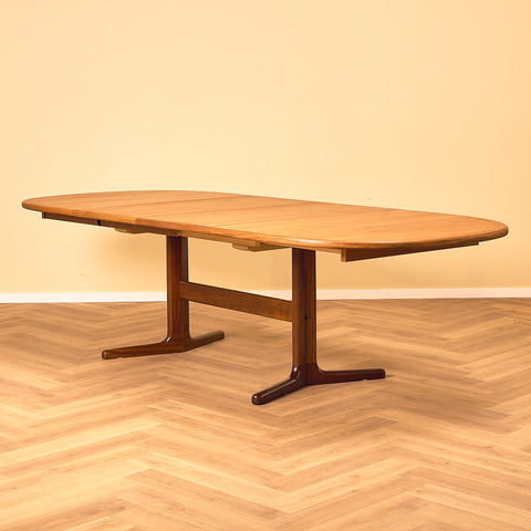 Danish oval dining table in teak, probably by Farstrup