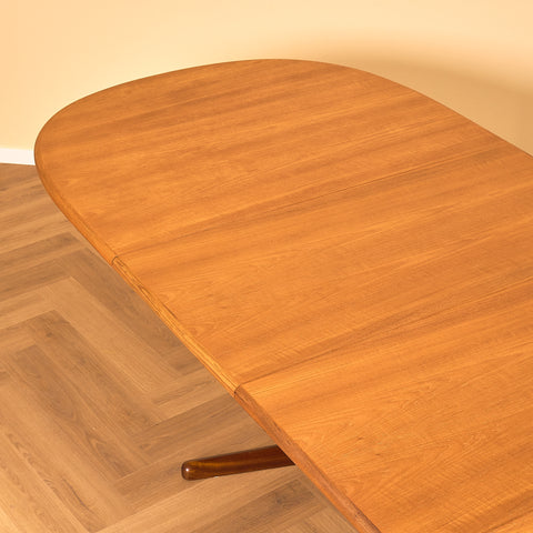 Danish oval dining table in teak, probably by Farstrup