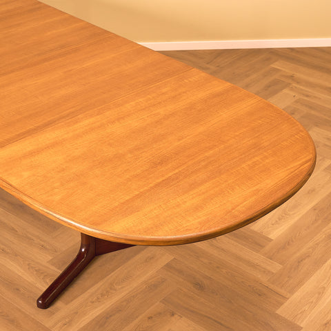 Danish oval dining table in teak, probably by Farstrup