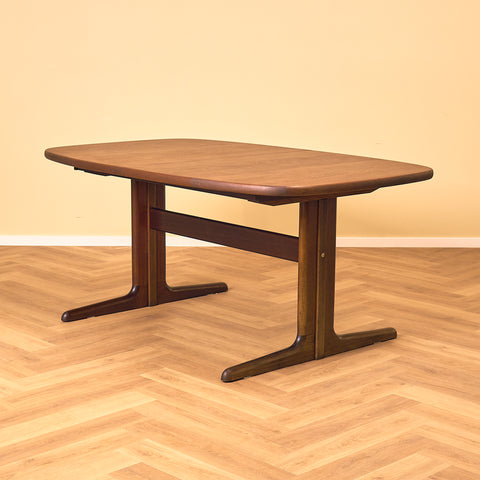 Danish oval dining table in mahogany by Skovby Møbelfabrik