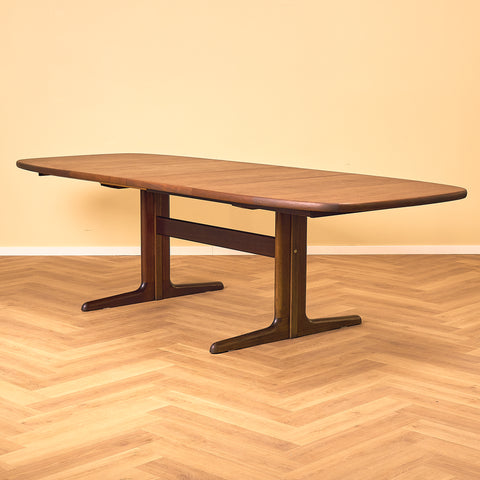 Danish oval dining table in mahogany by Skovby Møbelfabrik