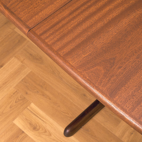 Danish oval dining table in mahogany by Skovby Møbelfabrik