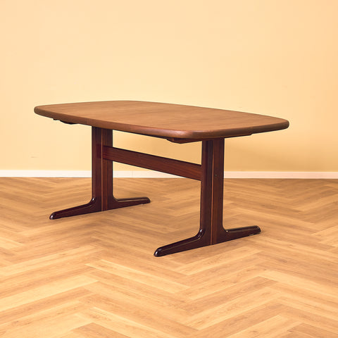 Danish oval dining table in mahogany by Skovby Møbelfabrik