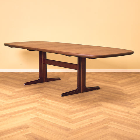 Danish oval dining table in mahogany by Skovby Møbelfabrik