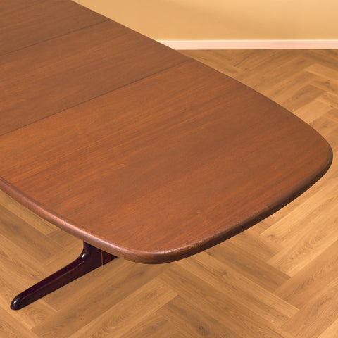 Danish oval dining table in mahogany by Skovby Møbelfabrik