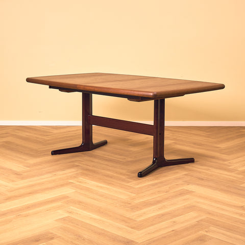 Danish oval dining table in Santos rosewood, probably by Farstrup