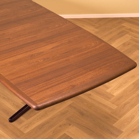 Danish oval dining table in Santos rosewood, probably by Farstrup