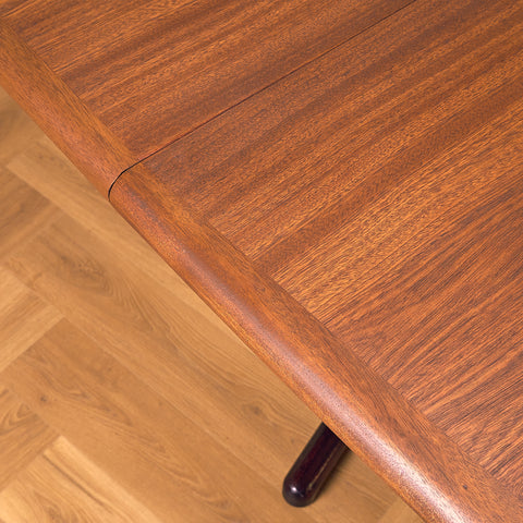 Danish oval dining table in Santos rosewood, probably by Farstrup