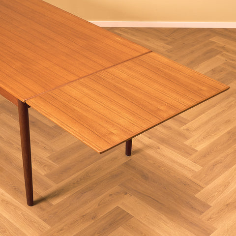 Danish dining table in teak and walnut