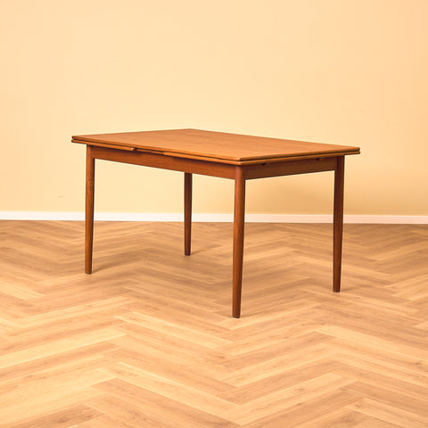 Danish dining table in teak
