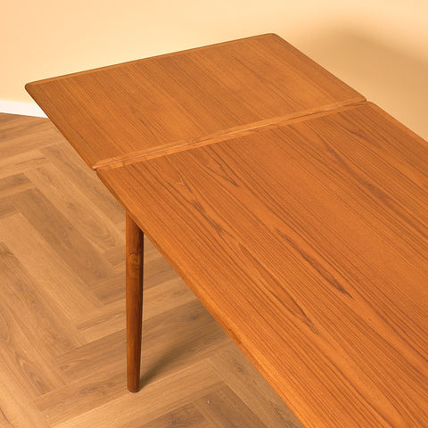 Danish dining table in teak