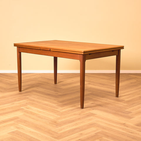 Danish dining table in teak