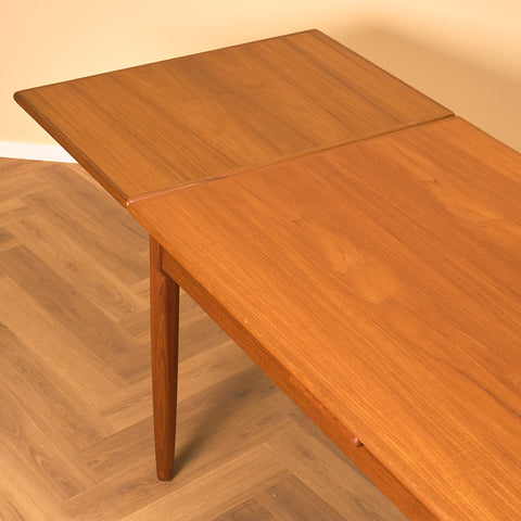 Danish dining table in teak