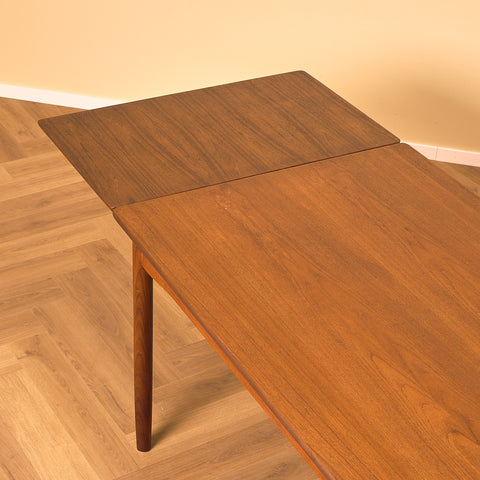 Danish dining table in teak and walnut