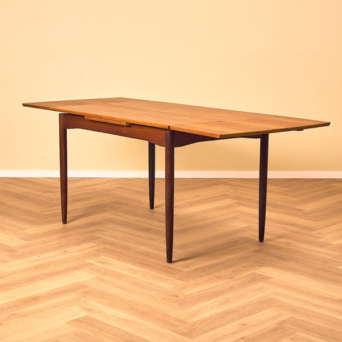 Danish dining table in teak