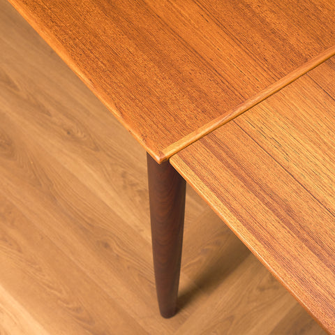 Danish dining table in teak