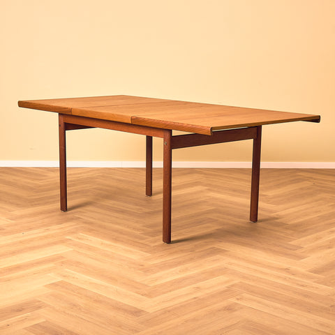 Danish dining table in teak