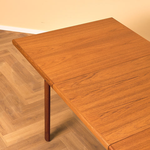 Danish dining table in teak